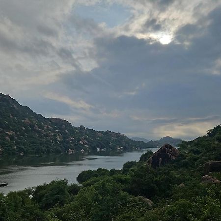 The King On The Rocks Resort Hampi Extérieur photo